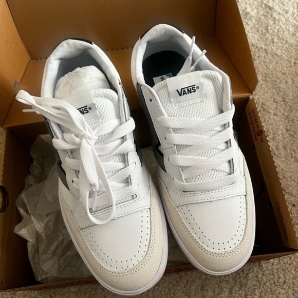 Vans Shoes - New vans Women’s